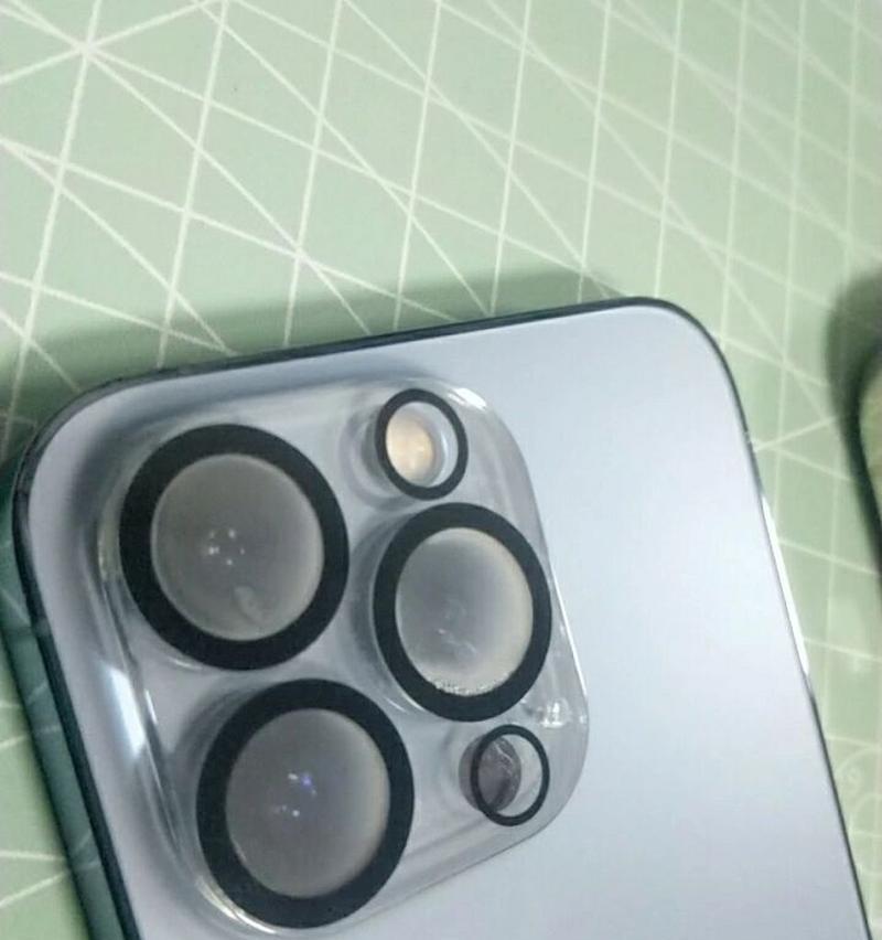 相机镜头出现雾气如何处理？