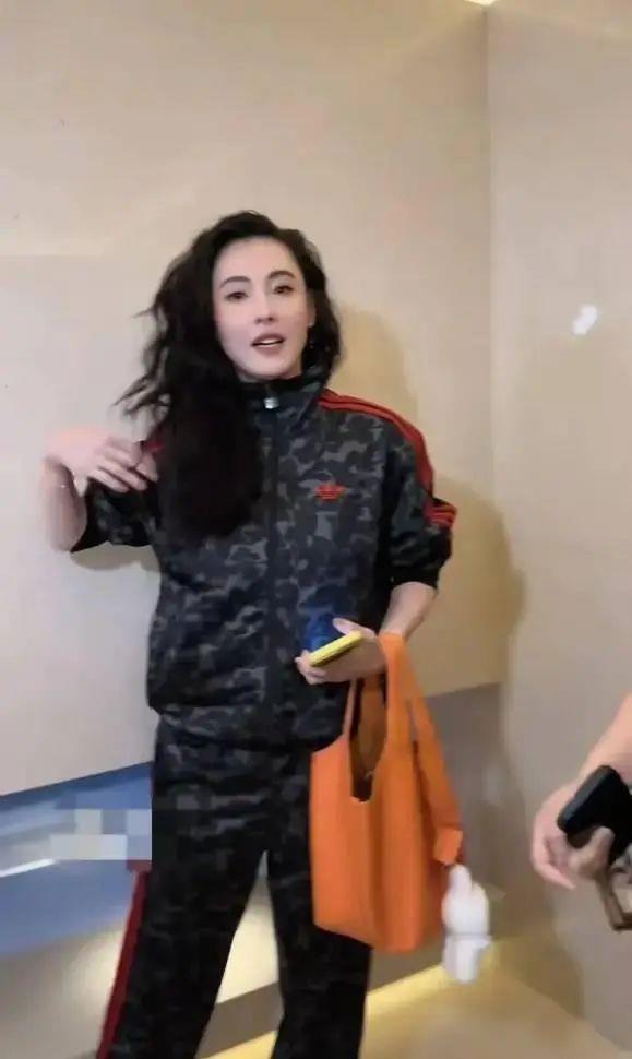 张柏芝被问会不会抽空去看谢霆锋演唱会？她的回答笑翻全场(图2)