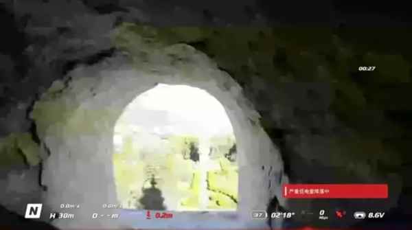 无人机擅自穿越大理千年古塔时炸机 当地景区：将会追责(图2)