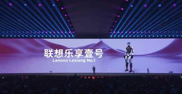 联想首位硅基员工“联想乐享壹号”机器人亮相：表演太极拳行云流水