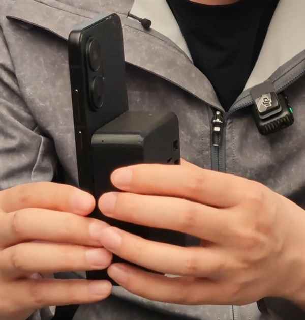 王腾爆改REDMITurbo4 Pro：烧水壶、电风扇插手机上取电(图2)