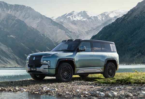 百万级豪华SUV！新一代宝马X7曝光：买它还是仰望U8(图5)