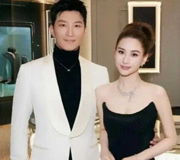 窦骁卡点给何超莲庆生!辟谣婚变传闻，引发网友热议