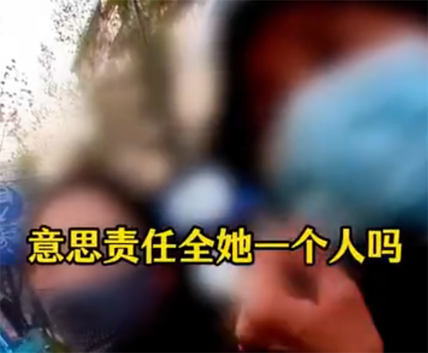 女子骑电动车闯红灯撞车受伤 交警霸气回应：全责(图2)