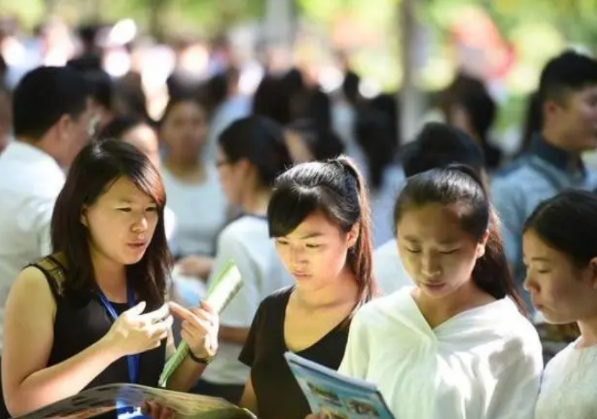 开学一个月都不到，就有大学生想要退学？原因真实且无奈-趣考网