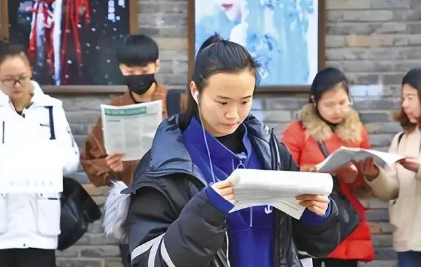 开学一个月都不到，就有大学生想要退学？原因真实且无奈(图4)