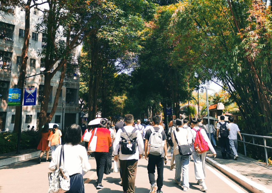 为什么大学开学一段时间，就有同学就想要退学？原因让人无奈(图1)