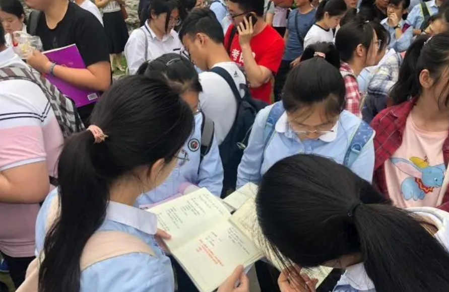 为了家长的期盼，低分报考985、211大学，毕业后却难以就业！(图4)