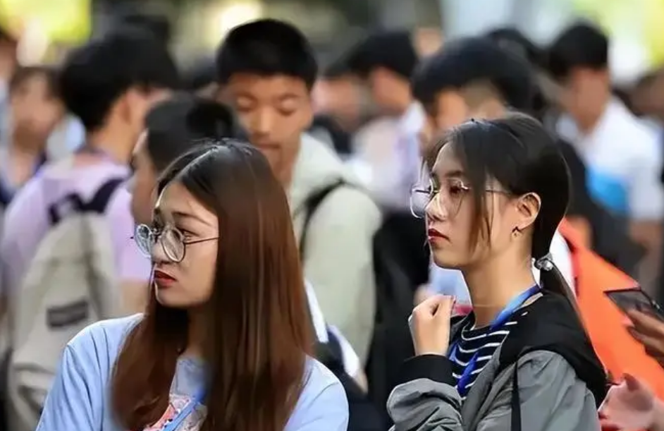 大一新生进入大学，很容易陷入迷茫，开学后要积极克服(图4)