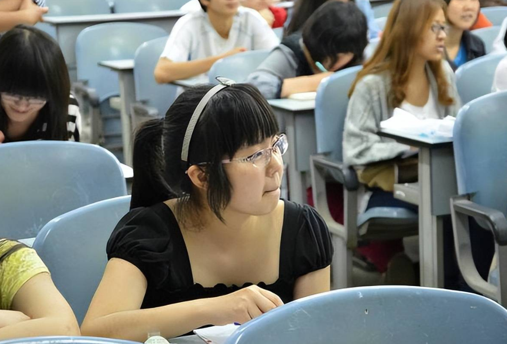 大一新生进入大学，很容易陷入迷茫，开学后要积极克服(图5)