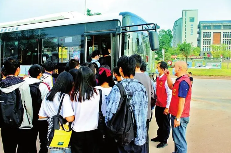大一新生开学去大学报到，这些钱可以省下来，可以提前了解(图2)