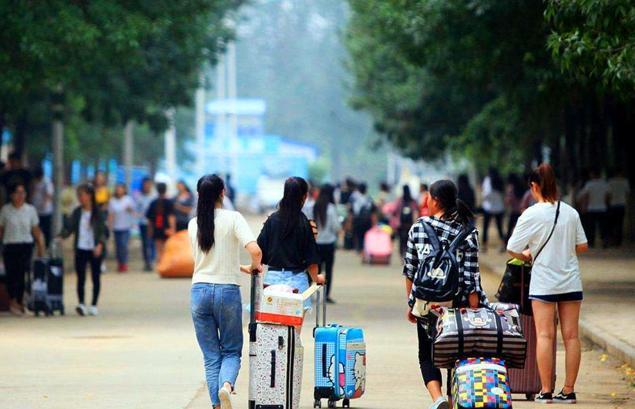 大一新生开学需要带什么？“被子”要不要带？看完就明白了(图5)