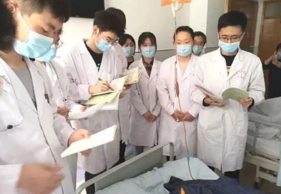 没有人脉和背景的学生，这3类专业要慎重考虑，就业发展不太好(图2)