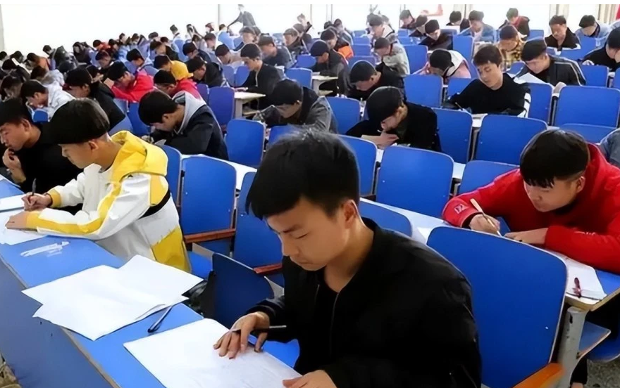 上大专还是直接出社会？这个建议很中肯，看完就知道了(图4)