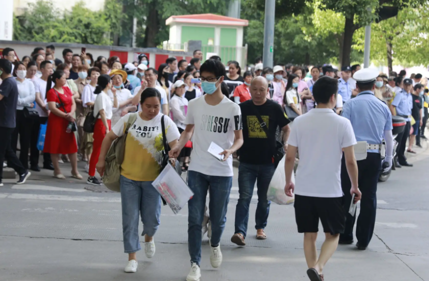 上大专还是直接出社会？这个建议很中肯，看完就知道了(图5)