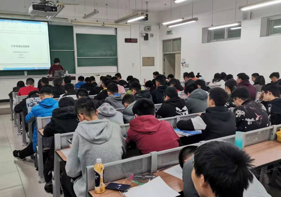 大一新生上大学要不要竞选班委？有利有弊，看完就明白了(图5)