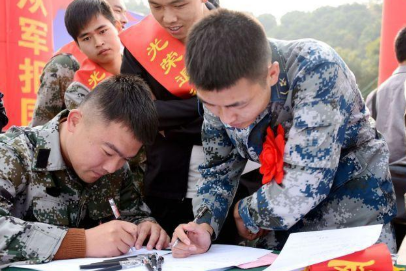 大学生想要当兵，选择哪个阶段去最好？感兴趣的可以提前了解(图4)