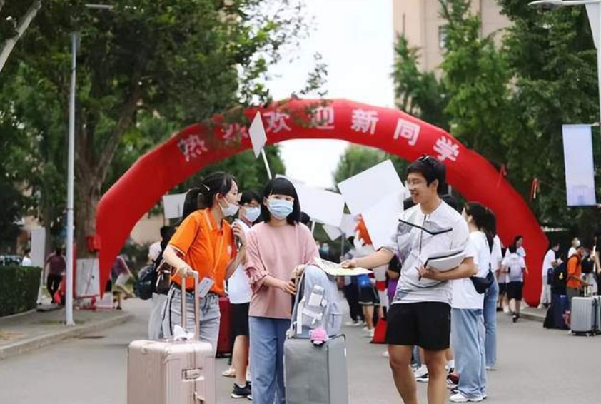 大一新生注意了，这几种大学常见的骗局，开学报到前了解下(图2)