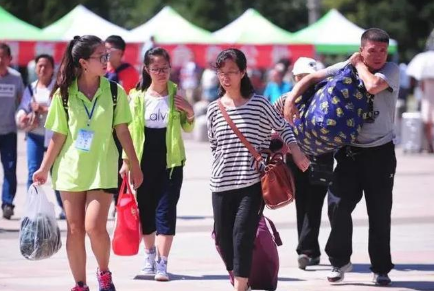 大一新生注意了，这几种大学常见的骗局，开学报到前了解下(图4)
