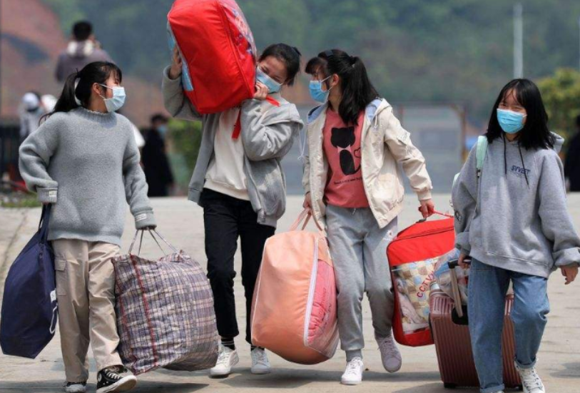 大一新生开学要带哪些东西？可不要“搬家”，带这几样东西就够了-趣考网