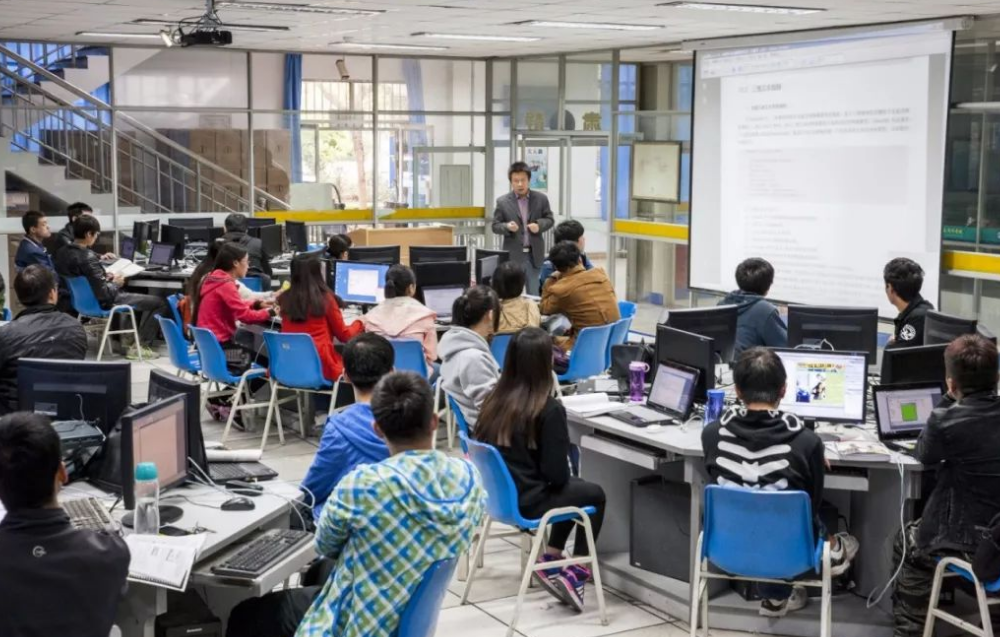 大学“挂科率”较高的3个专业，就业率很赞，但学起来很困难！(图2)