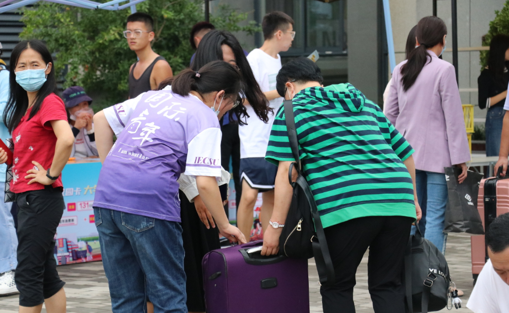 大一新生开学去大学报到，需不需要提前到校？看完就明白了(图3)