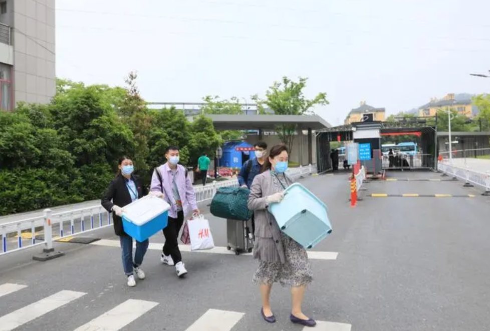 大一新生开学去大学报到，需不需要提前到校？看完就明白了(图4)