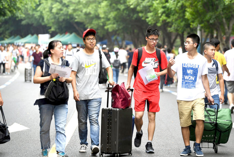 大一新生开学要不要家长“护送”，这个建议很中肯，看完就明白(图2)