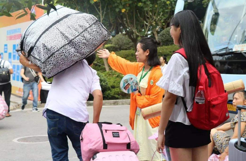 大一新生开学要不要家长“护送”，这个建议很中肯，看完就明白(图3)