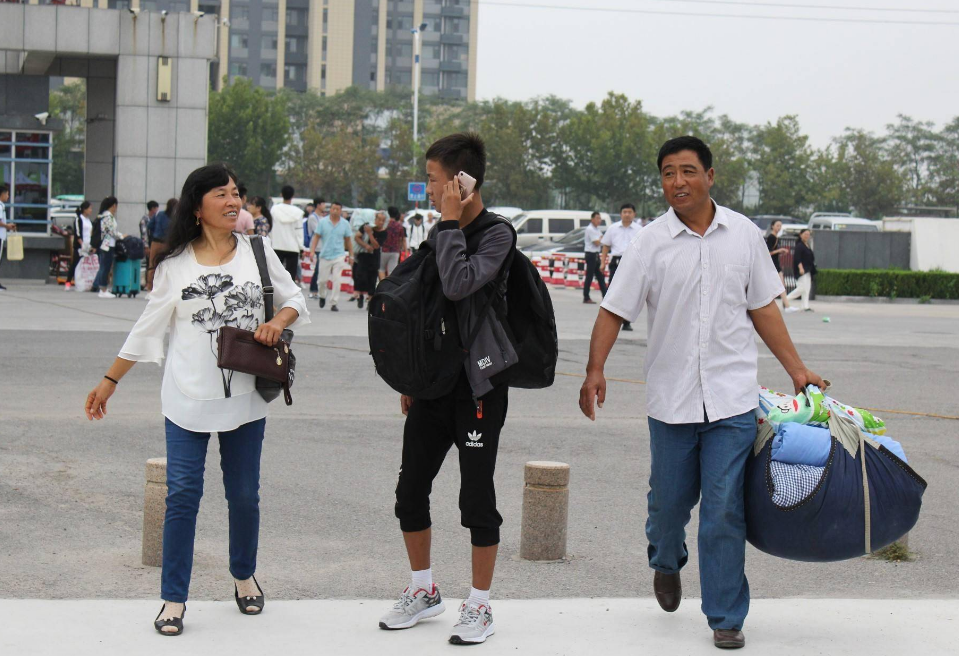 大一新生开学要不要家长“护送”，这个建议很中肯，看完就明白(图4)