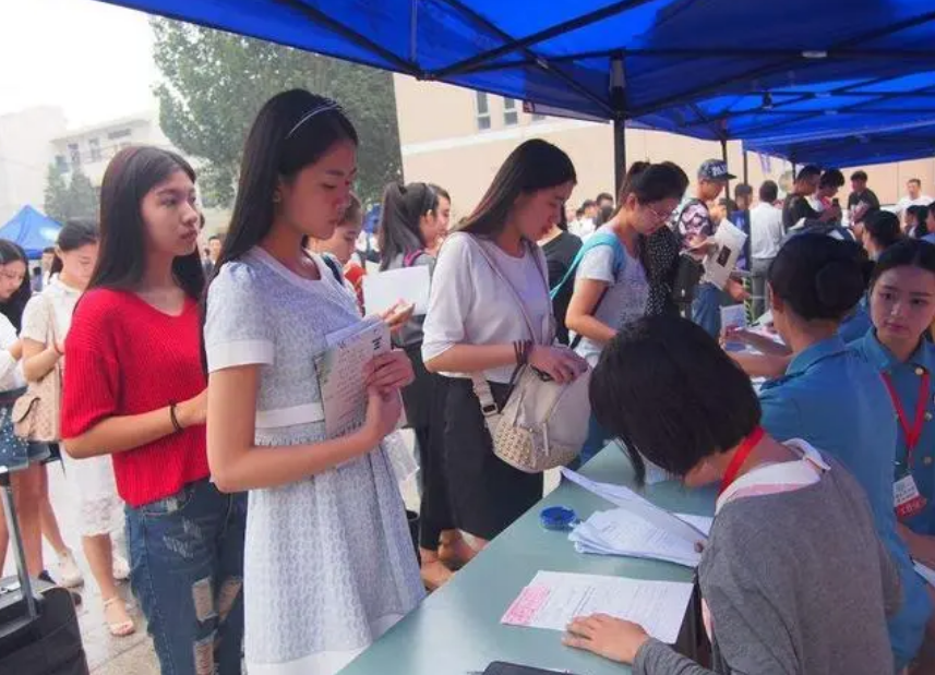 大一新生开学报到要不要带“被子”？这个建议很中肯，看完就明白(图5)