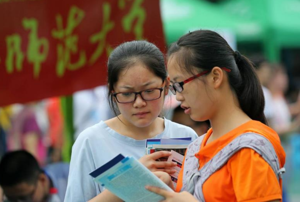 高考只考了300多分，家长该如何给孩子规划？这样选不比本科生差(图3)
