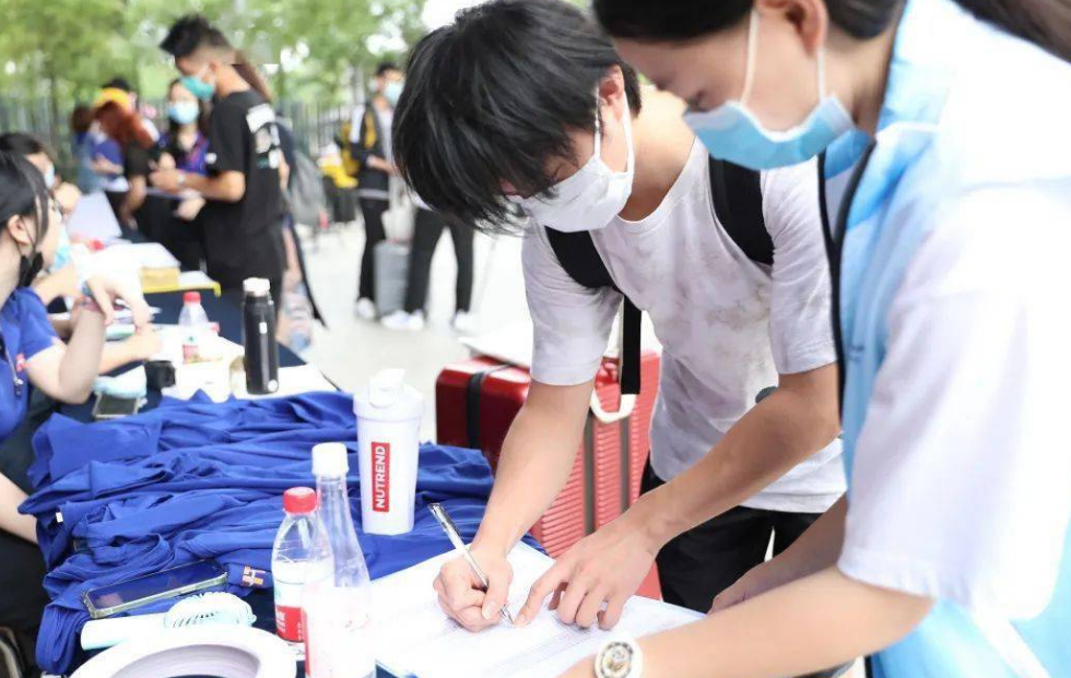 大一新生开学去大学报到,这些钱可以省下来,可以提前了解-图4