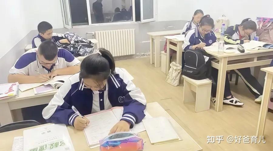 初中生和初中生的家长，无疑是最可怜的群体！(图1)