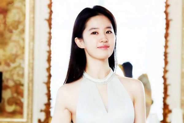 刘亦菲老公有了吗 隐藏新恋情男友圈外人-图2