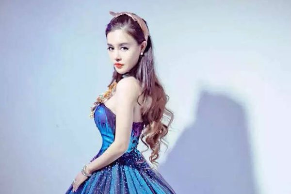 于文红的个人资料 年纪那么大交往小鲜肉男友-图1