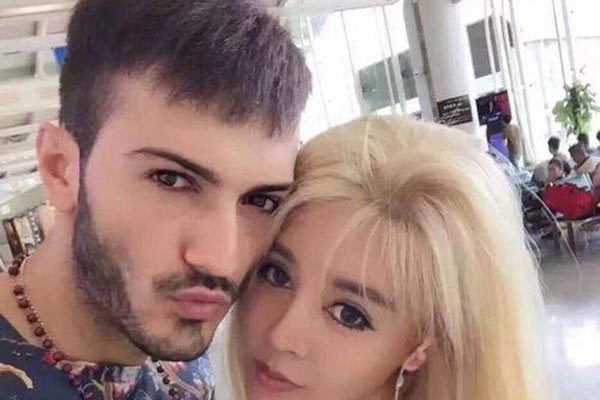 于文红的个人资料 年纪那么大交往小鲜肉男友-图9
