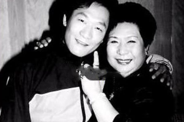 马增蕙和侯宝林的丑事 谢东长得太像侯宝林了-图1