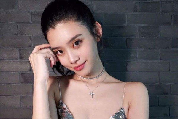 奚梦瑶个人资料 进入豪门与何猷君怎么认识的-图2