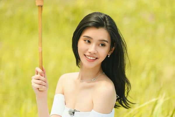 奚梦瑶个人资料 进入豪门与何猷君怎么认识的-图3