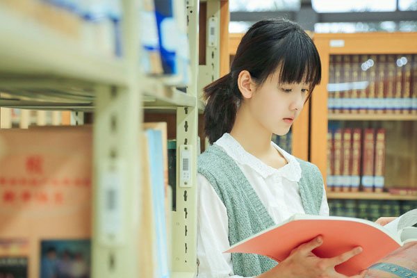 陈都灵高中时期的照片 纯天然没有整过容的脸-图1