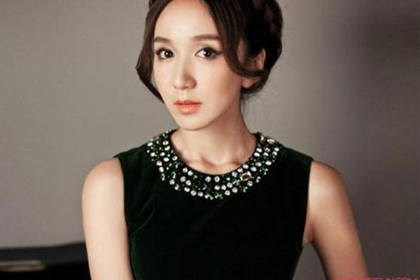 娄艺潇的胸怎么越来越大了 胸部变大和曾小贤有关系吗-图1