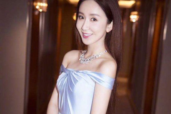 娄艺潇的胸怎么越来越大了 胸部变大和曾小贤有关系吗-图3