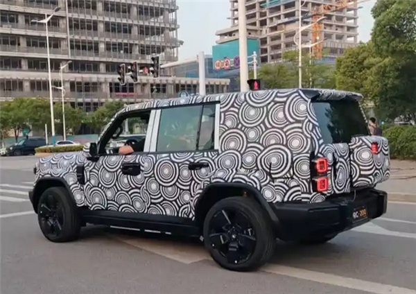 iCAR V27正式露面！网友评价：“国民版大G”、“新能源陆巡”(图3)