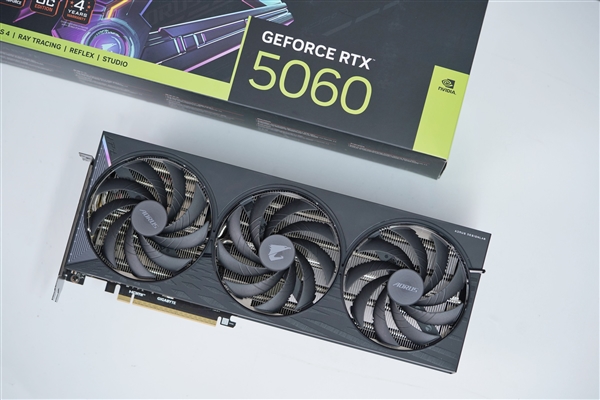 技嘉新甜点卡！小雕AORUS RTX 5060 ELITE 8GB显卡图赏-图2