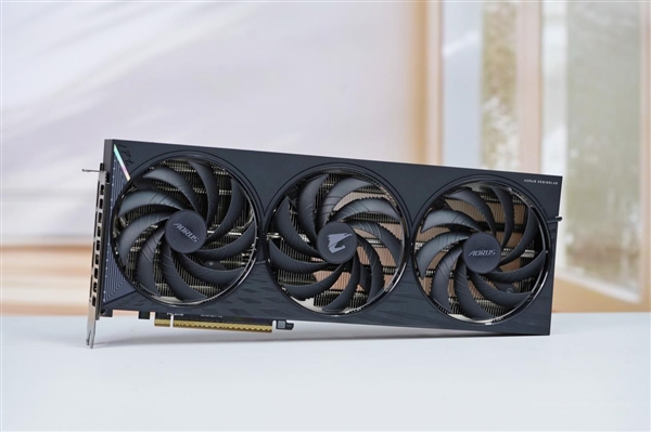 技嘉新甜点卡！小雕AORUS RTX 5060 ELITE 8GB显卡图赏-图3
