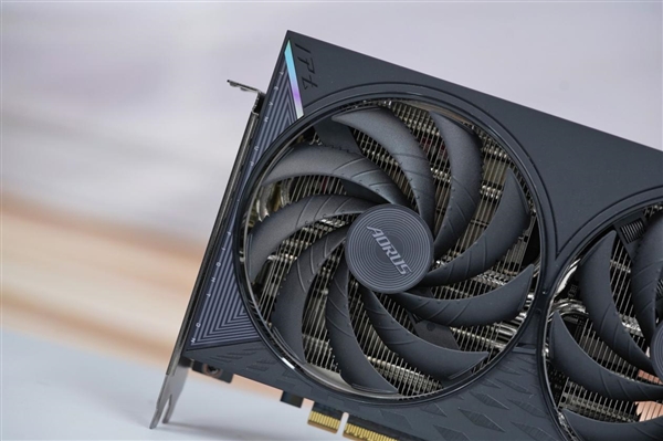 技嘉新甜点卡！小雕AORUS RTX 5060 ELITE 8GB显卡图赏-图4