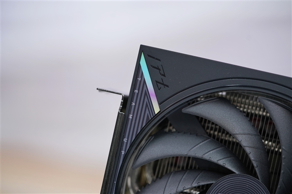 技嘉新甜点卡！小雕AORUS RTX 5060 ELITE 8GB显卡图赏-图5