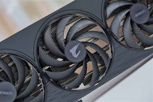 技嘉新甜点卡！小雕AORUS RTX 5060 ELITE 8GB显卡图赏-图6