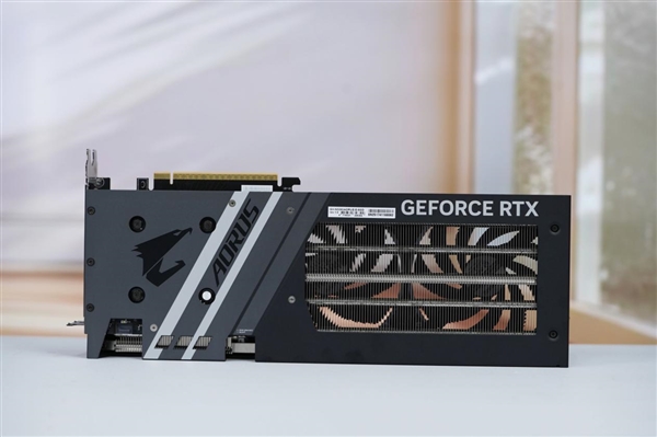 技嘉新甜点卡！小雕AORUS RTX 5060 ELITE 8GB显卡图赏-图7